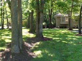 861 Oak Spring Ln, Libertyville, IL 60048