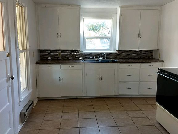4th image of 321 W 3rd St