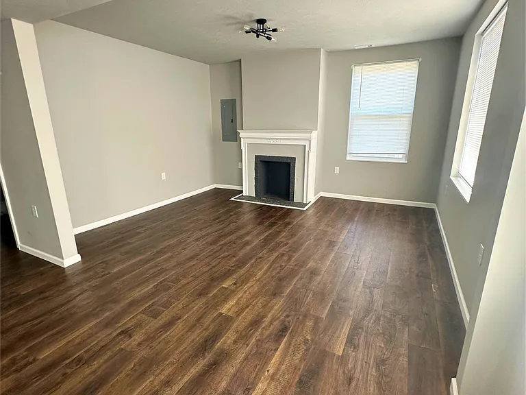102 Hastings Ave #2 — Photo 5