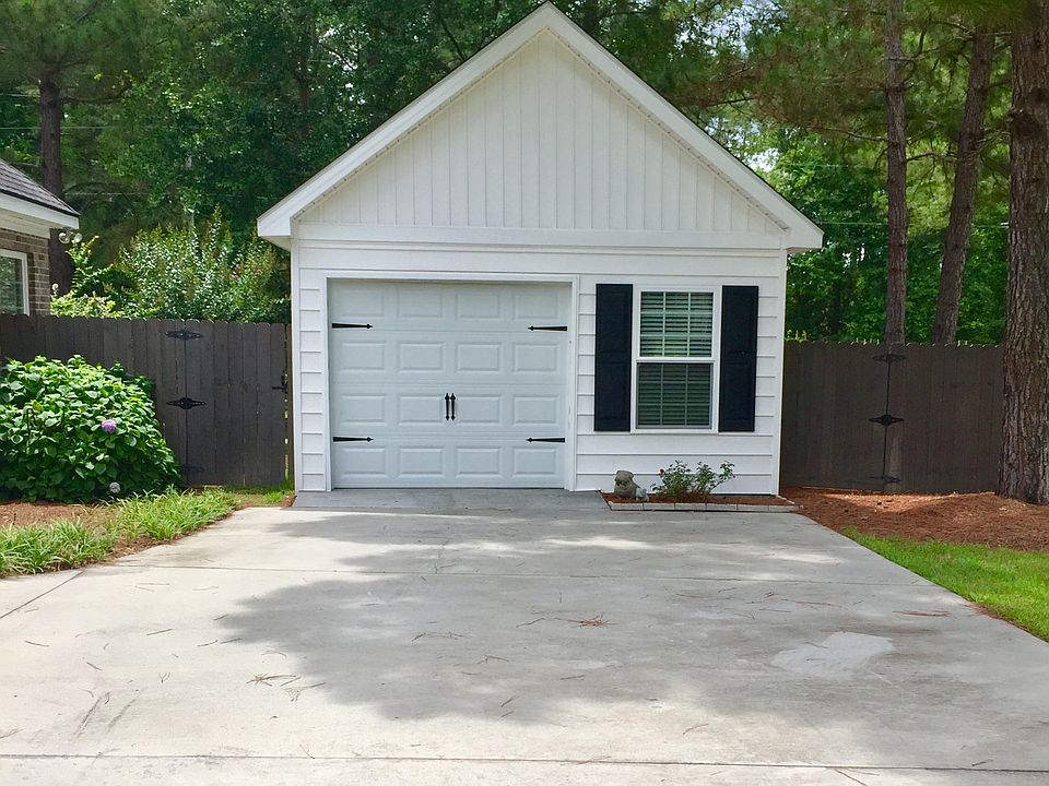 Separate garage