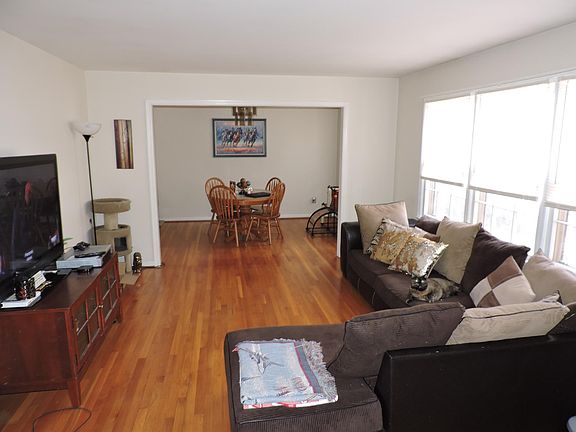 3rd image of 457 Harcourt Pl