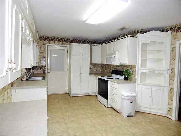 4th image of 408 W Oak St
