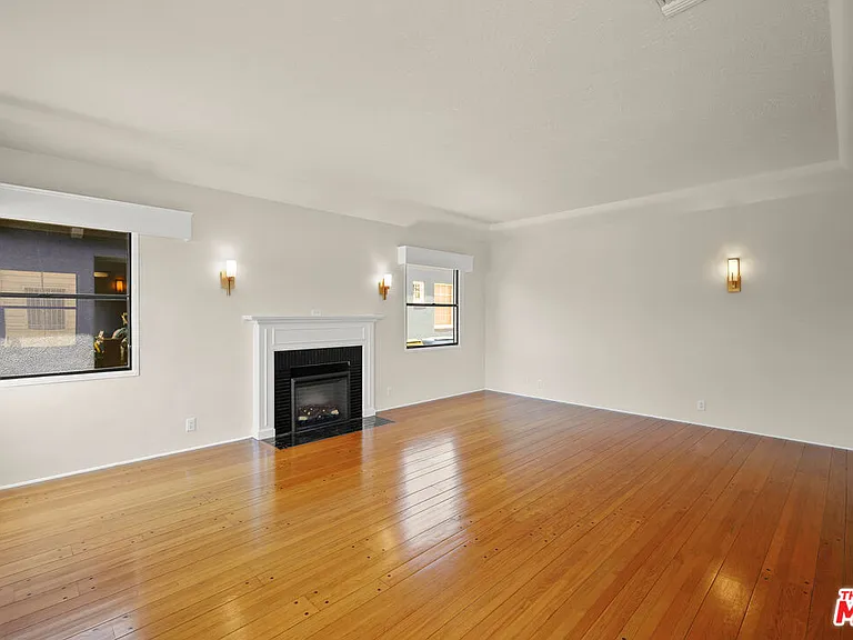 3960 Welland Ave — Photo 3