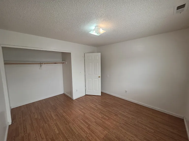 987 Iowa Ave #C — Photo 3
