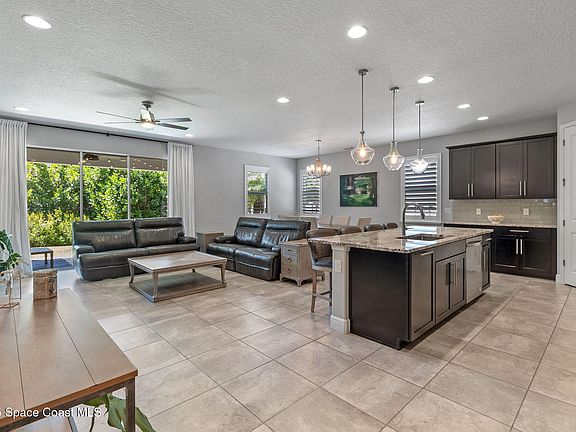 3rd image of 2751 Casterton Dr