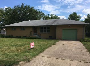 413 W 7th St, Chapman, KS 67431