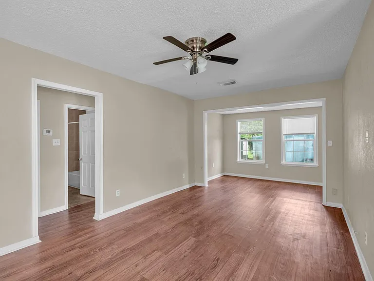 7304 Kinney St — Photo 11