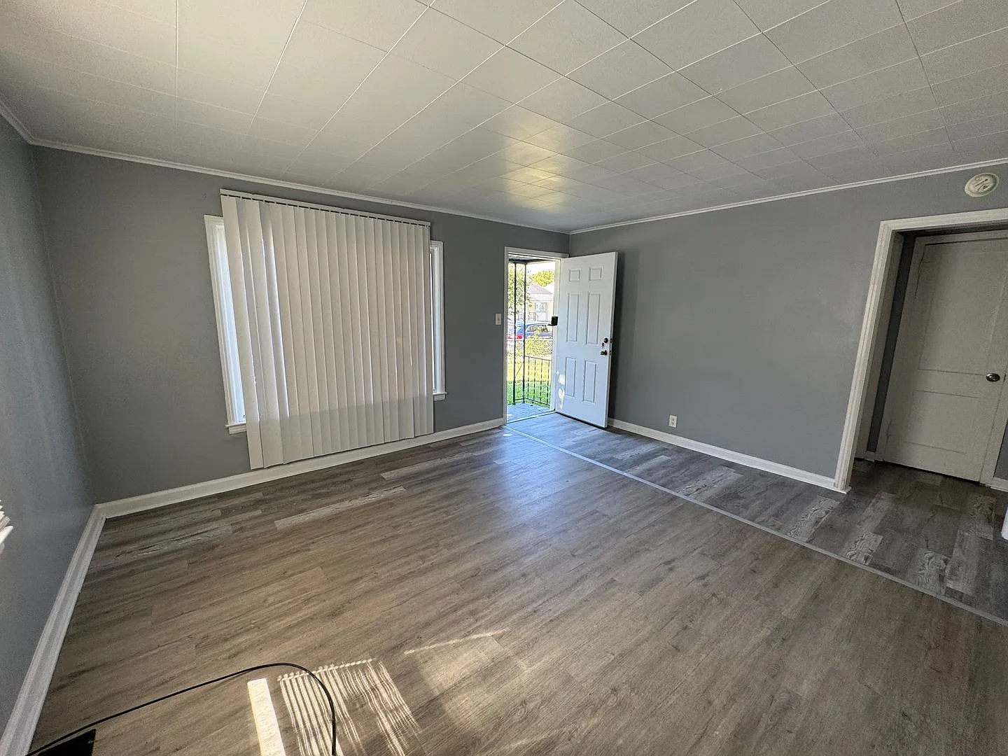 Near Southeast 3 Bedroom 2 Bath — Photo 4
