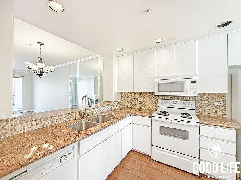2 bed, 1.0 bath, 952 sqft, $3,050 — Photo 1
