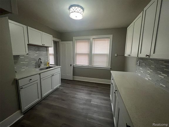 2nd image of 3020 Clements St