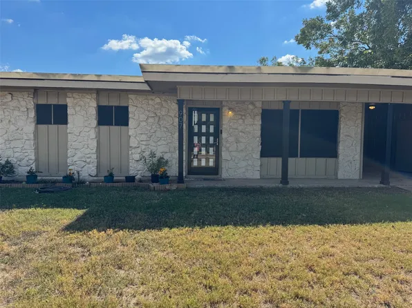 907 Elizabeth Blvd, Granbury, TX 76048