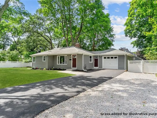 89 Naushon Ave, Warwick, RI 02888