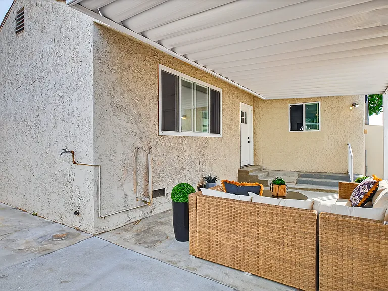 2037 S 3rd St — Photo 35