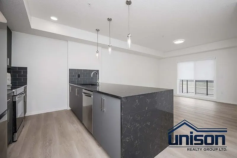 2 bed, 837 sqft, $1,750 — Photo 2