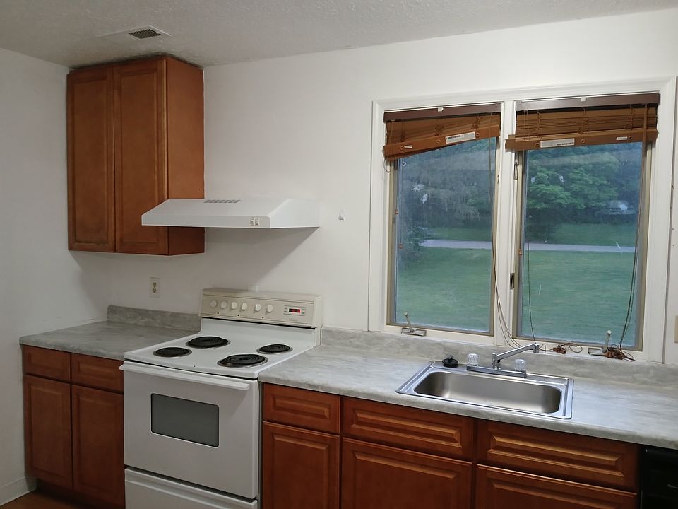 1st image of 422 Main St #9