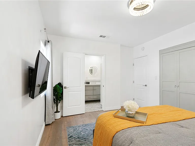 3763 Lankershim Blvd — Photo 24