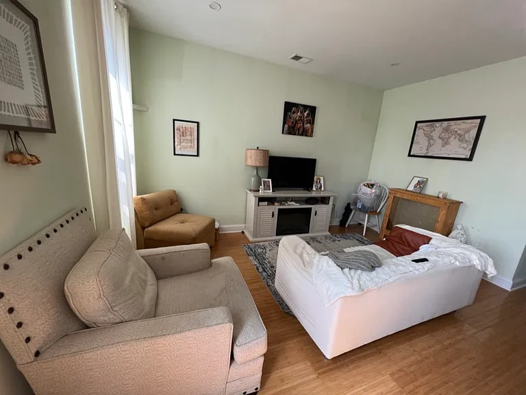 327 N 40th St #6 — Photo 8