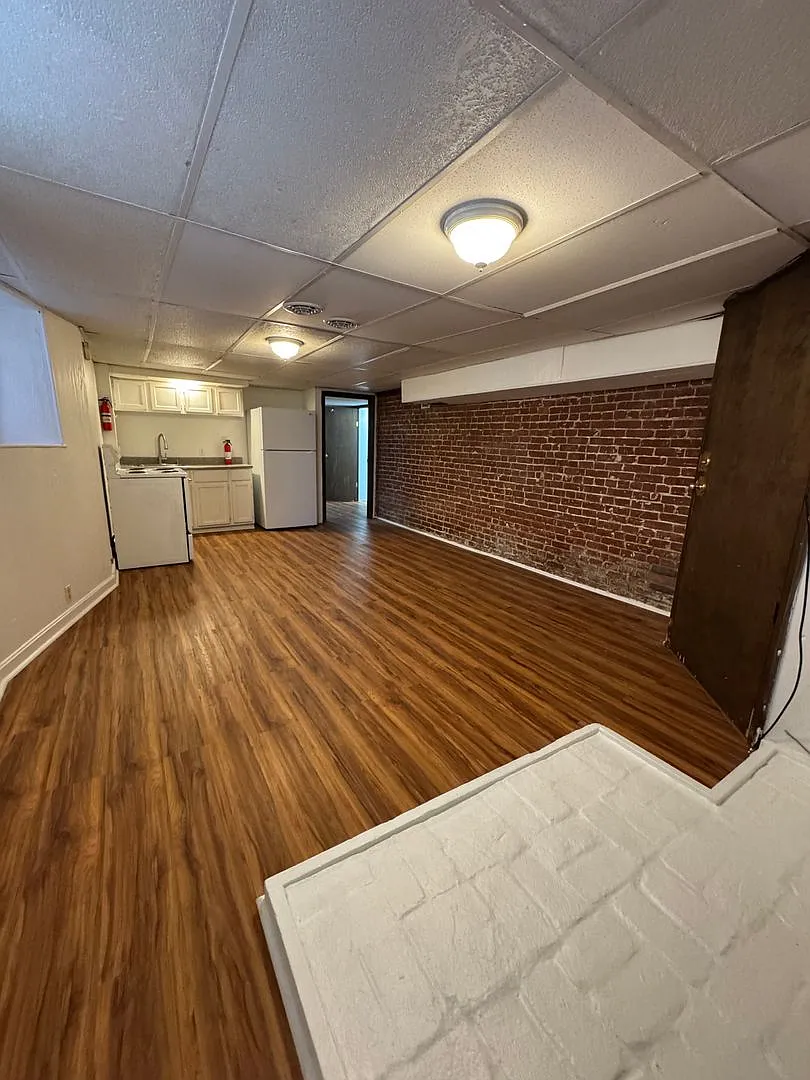 431 Graham — Photo 1