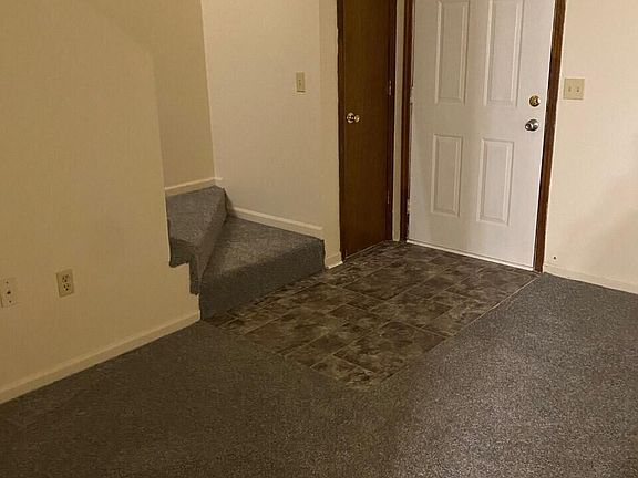 3rd image of 212 Calumet Dr #3