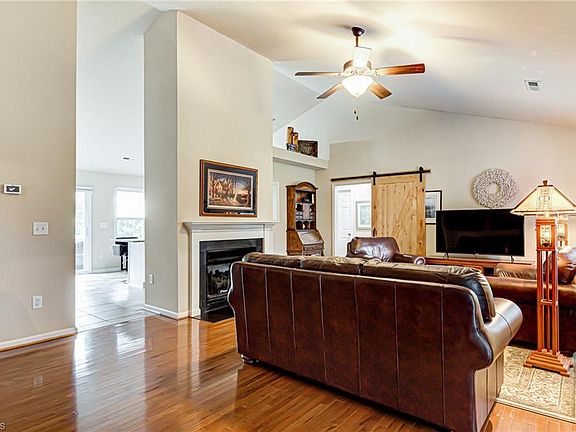5th image of 8102 Meadow Springs Pl