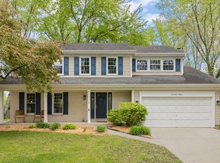 1716 Cedar Glen Ct, Libertyville, IL 60048