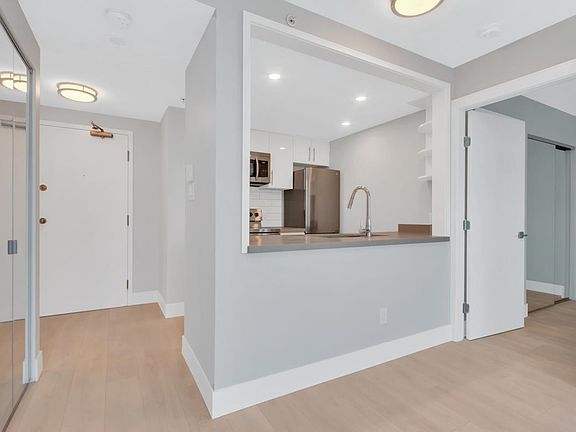 5th image of 438 Seymour St #2503