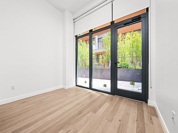 4th image of 255 Lorimer St #112