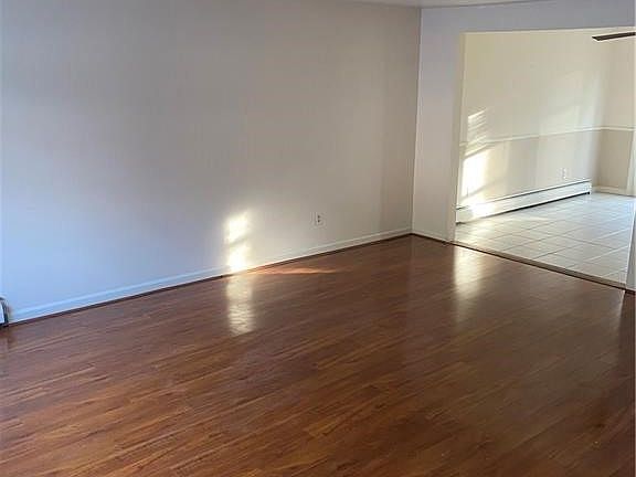 5th image of 595 Seneca St
