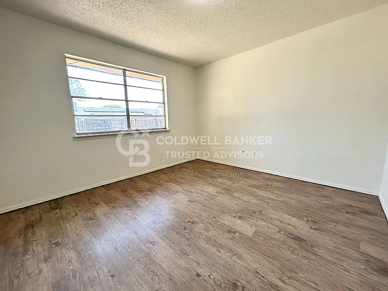 5712 2nd Pl — Photo 8