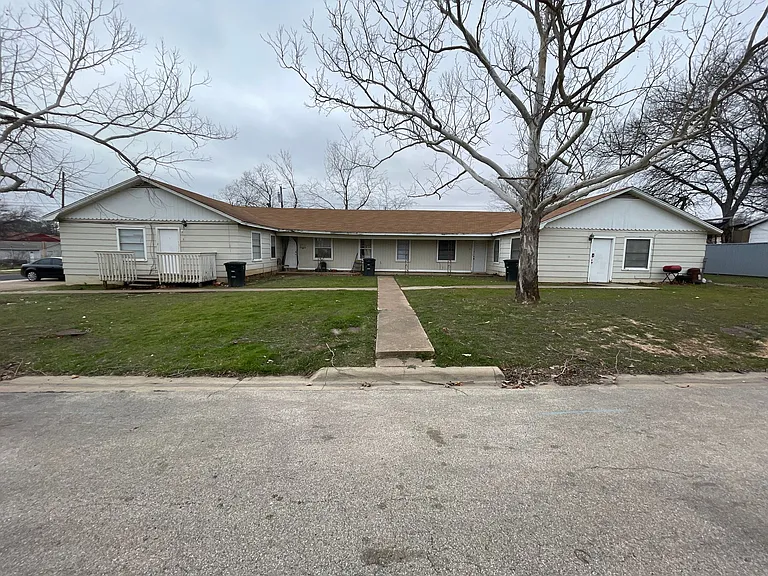1301 Franz Dr — Photo 1