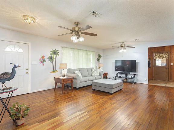 3rd image of 1410 Debby Ave
