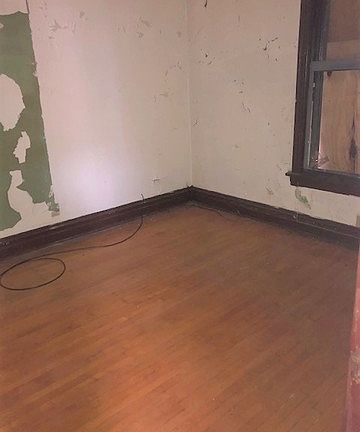 4th image of 1619 S Central Park Ave