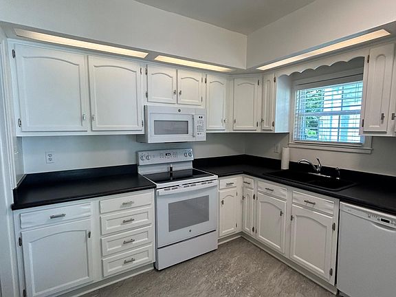 Kitchen, enter into thru back door