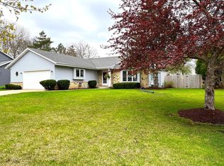 8205 S 85th St, Franklin, WI 53132