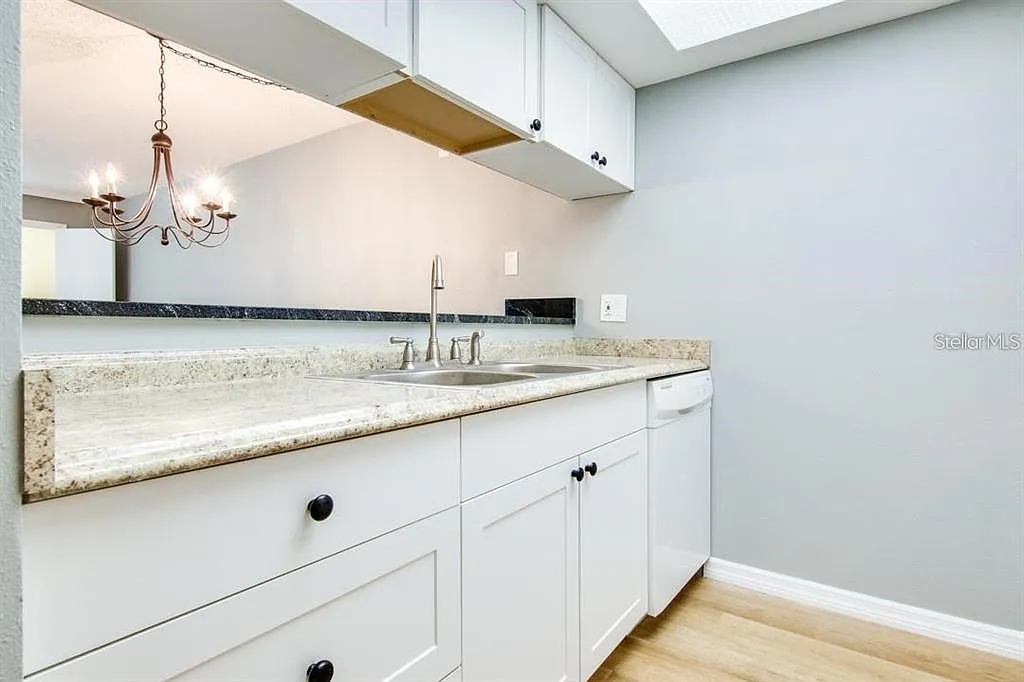 Studio, 1.0 bath, 565 sqft, $1,400 — Photo 2