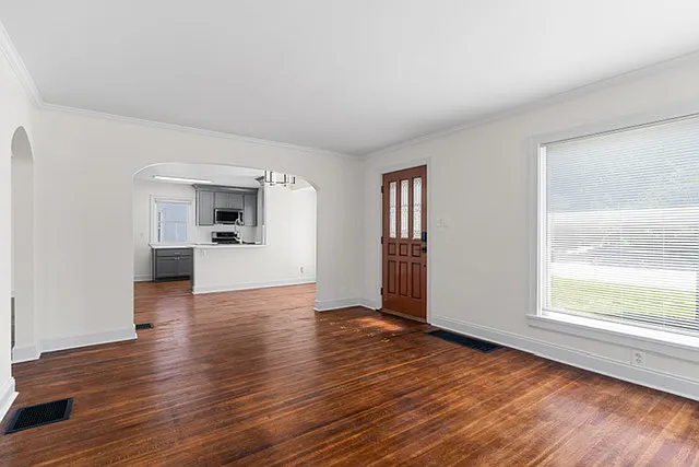 2647 Drayton Dr — Photo 6