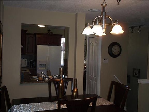 2nd image of 925 NW 82nd Ave APT 220