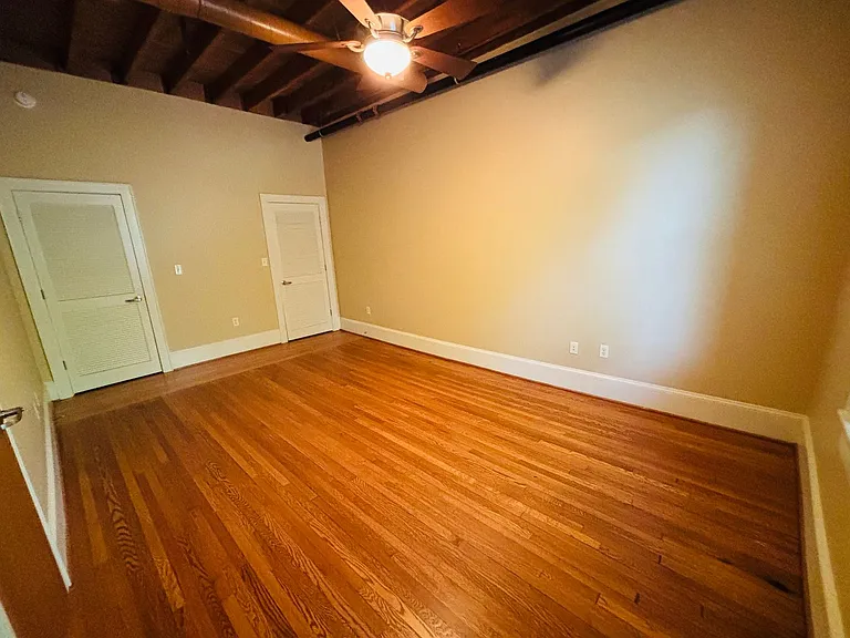 2 Bedroom, 1 Bath Apartment — Photo 10