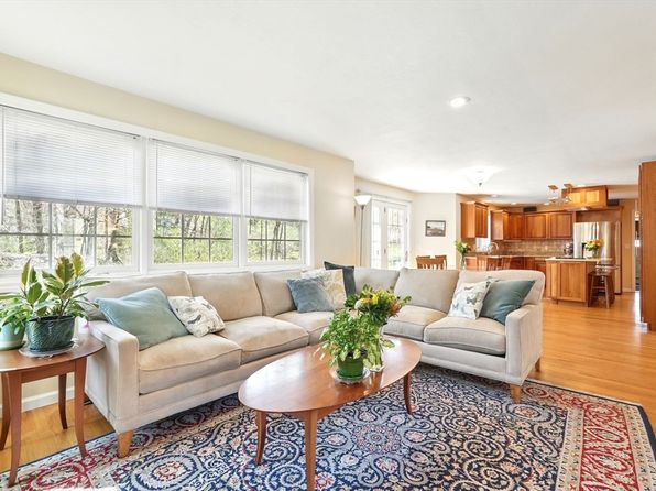101 Cherry Ln, Amherst, MA 01002