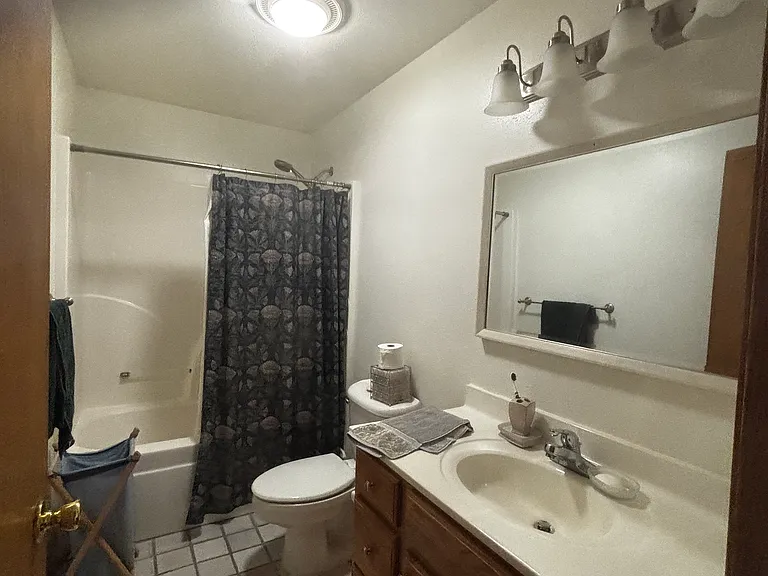 7601 John Ave — Photo 9