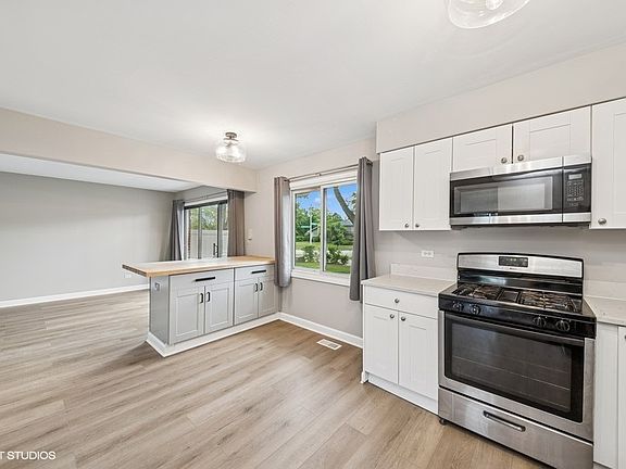 4th image of 110 Wiltshire Ct