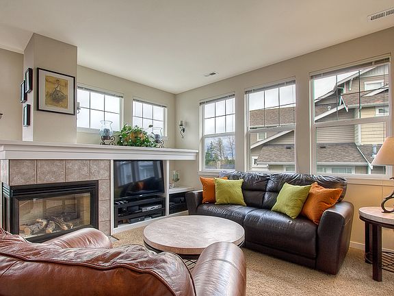 3rd image of 1601 NE Katsura St Unit 201