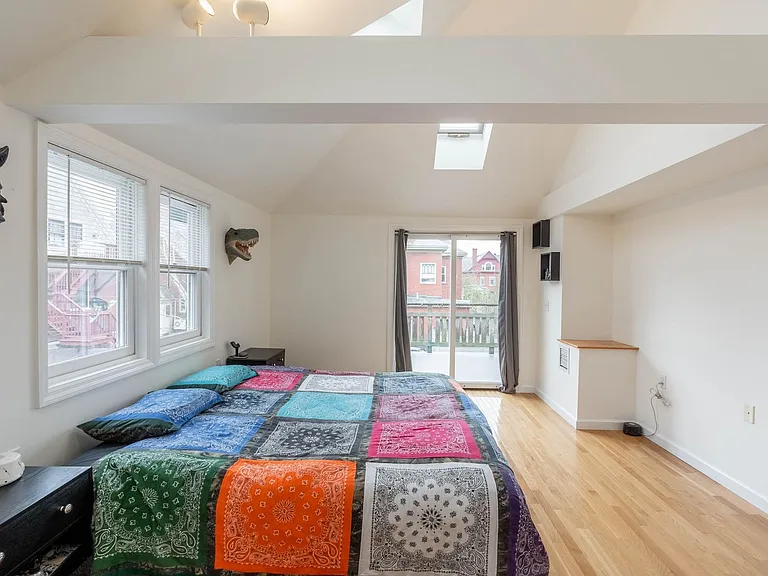 208-210 Vaughan Street — Photo 29