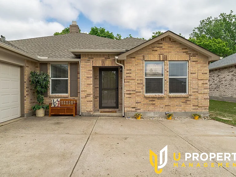 1515 Harvest Crossing Dr — Photo 2