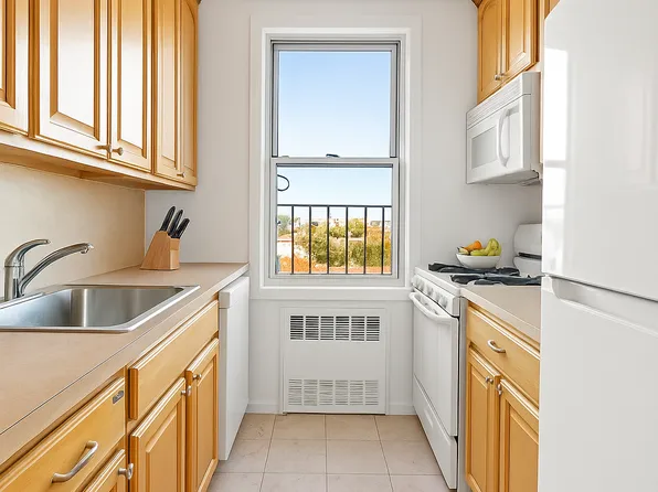 770 Ocean Parkway image 2 of 8