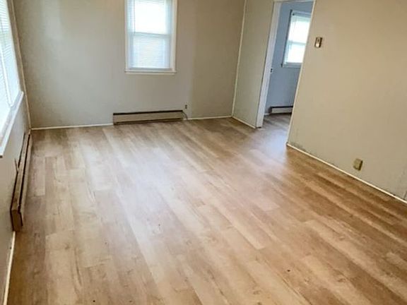 4th image of 2507 E 8th St