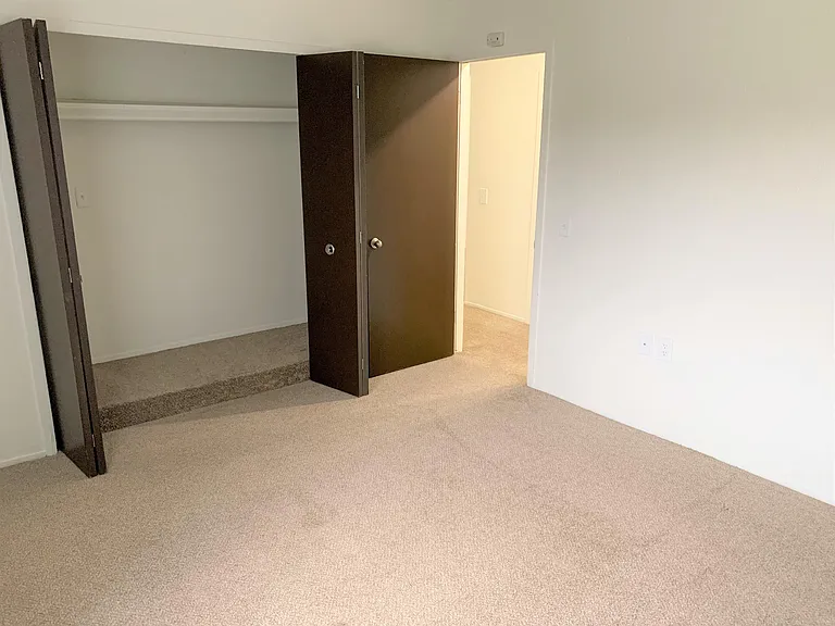 Windsor Place Apartments — Photo 114