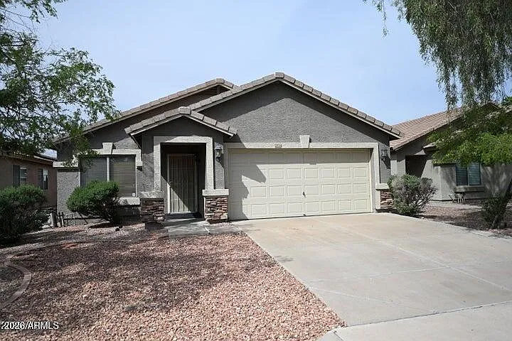 3 bed, 2.0 bath, 1469 sqft, $2,300 — Photo 1