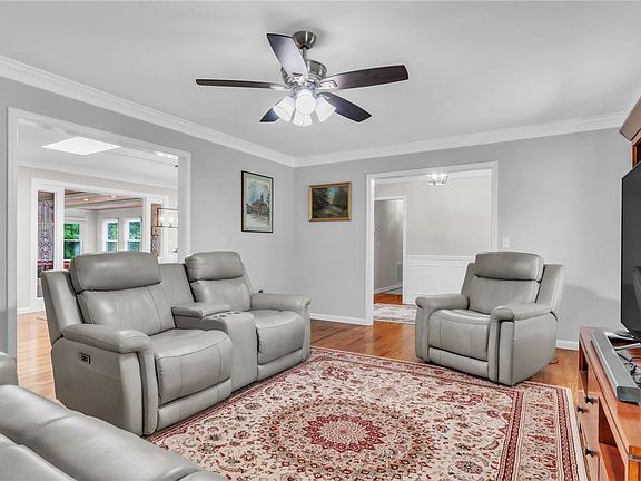 4th image of 400 Arcadia Dr