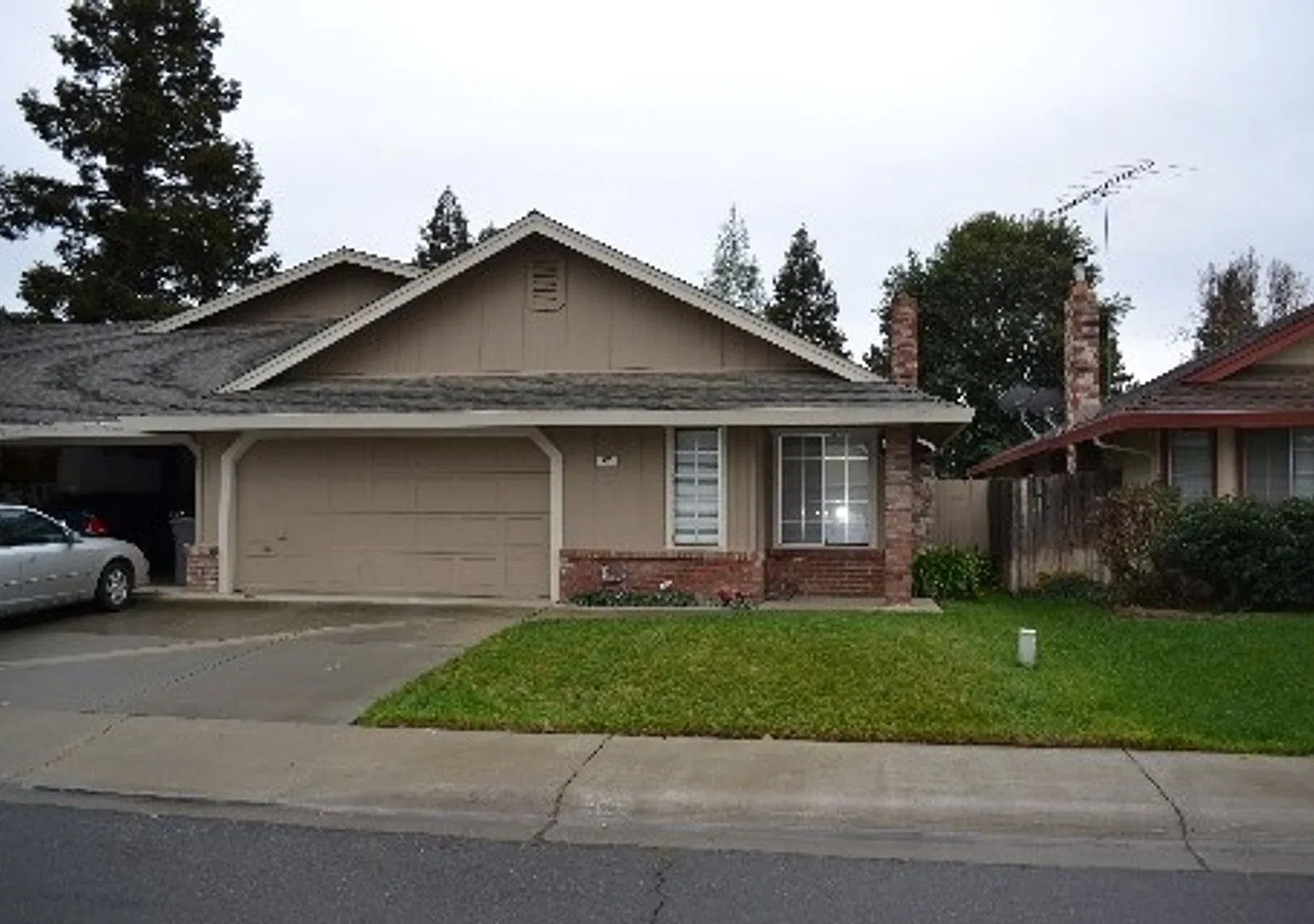 Spacious 3-Bedroom, 2-Bath in Excellent Neighborhood! — Photo 1